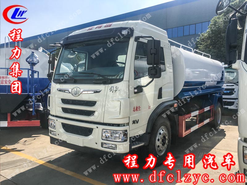 湖北程力集團生產(chǎn)的15噸解放龍V灑水車